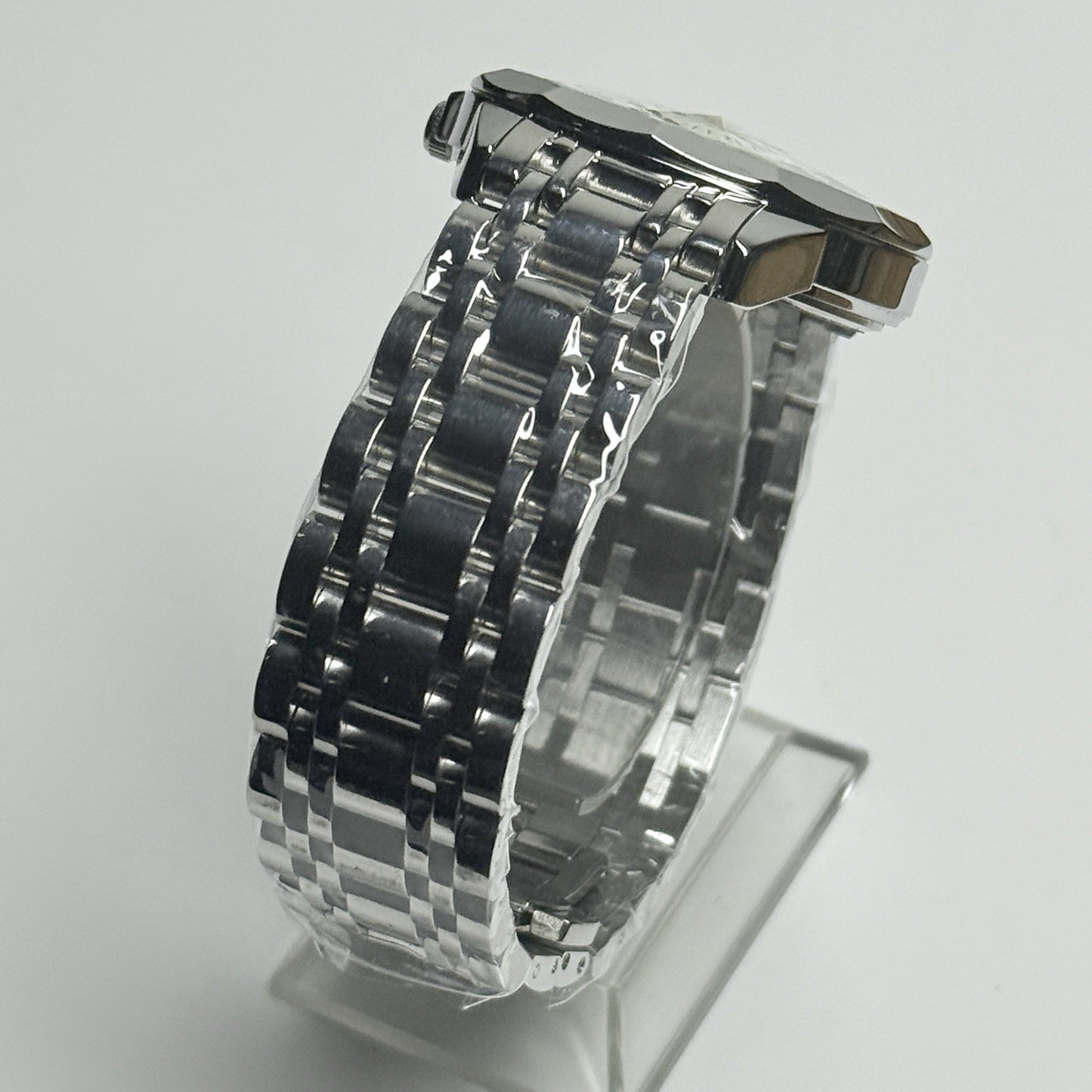 7950056
