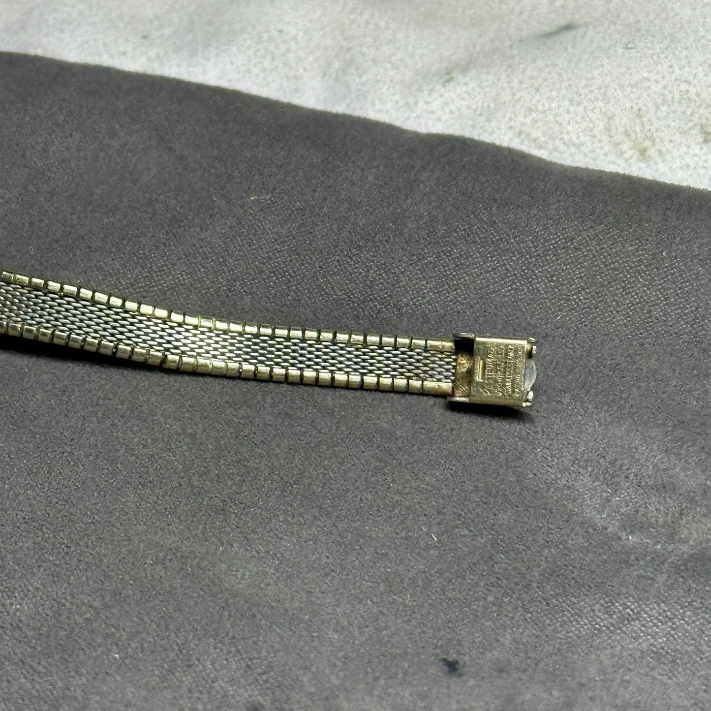 8700541