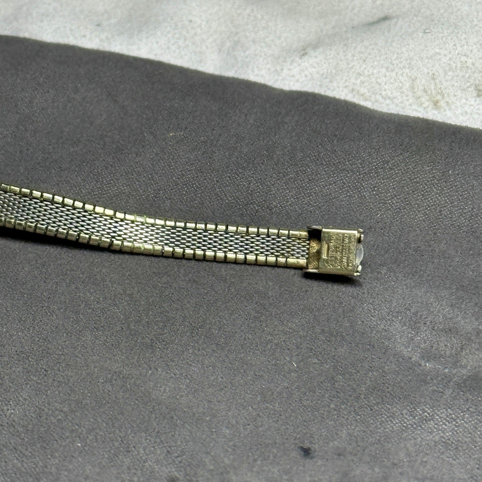 8700541