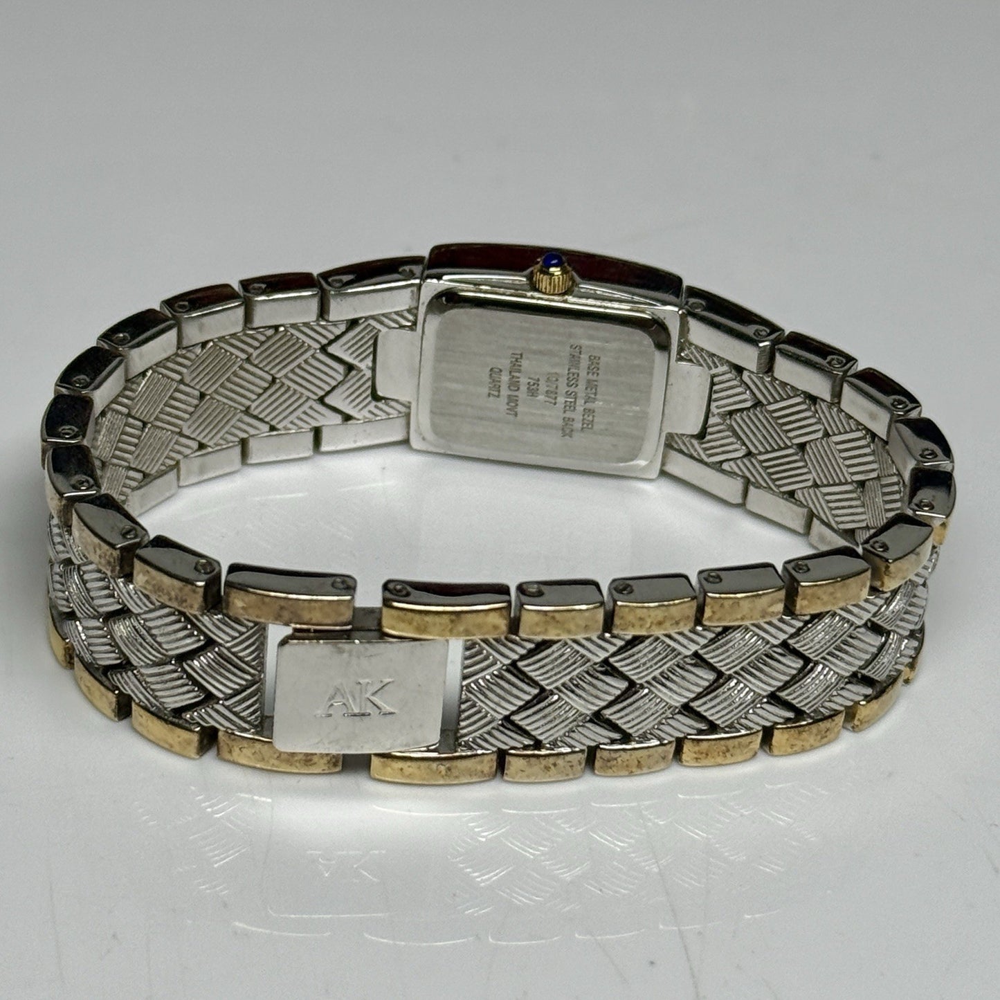 8893162