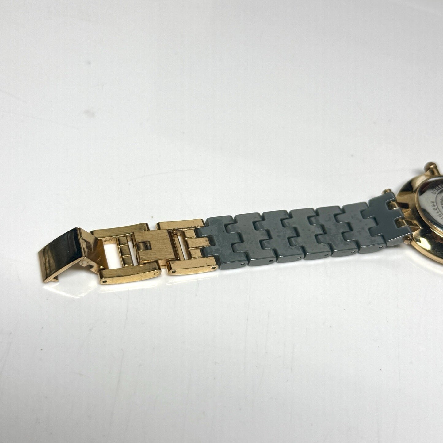 8890463
